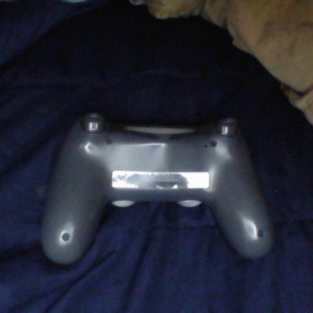 PS4 Controller - Picture 2 of 3